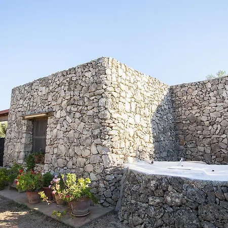 Trulli Al Mare Дом отдыха Марина-ди-Манкаверса